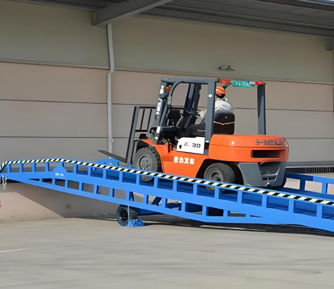 英州镇移动式卸货平台（叉车用）